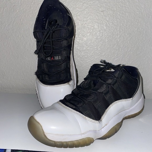 Air Jordan 11‎ Retro Low Tuxedo White Black TD Size 8 Women's 6.5Y - Picture 1 of 10